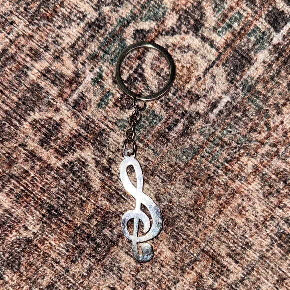 Treble Clef Keychain - Picture 6 of 6